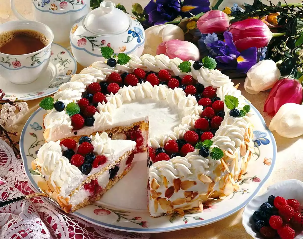 German 'quark' (sort of creamcheese) semolina fruit cake... WITHOUT any  sugar! Incredible yummy. : r/FoodPorn